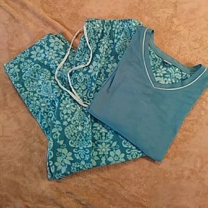 Liz Claiborne fleece PJ set